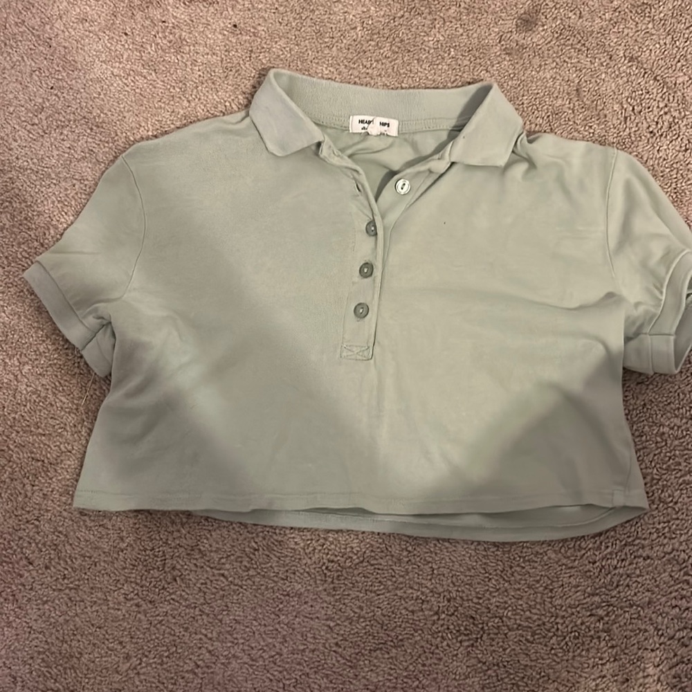 This sage green shirt from heart & hip has barley been worn and is in great form